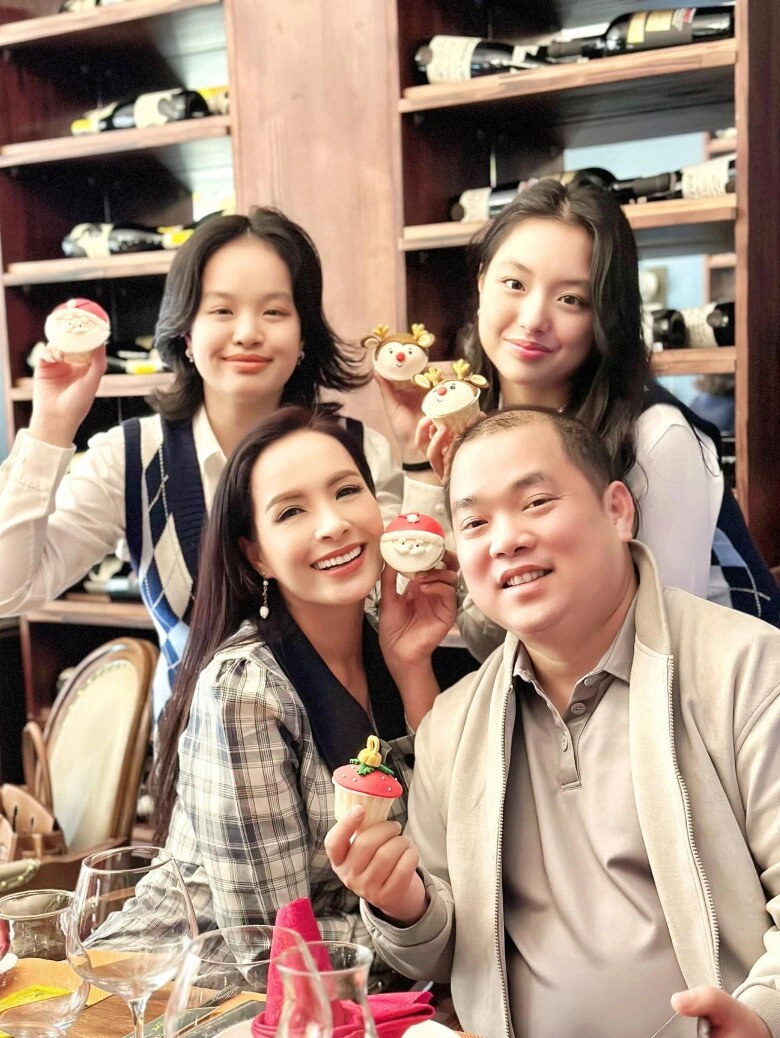 Sinh nhật 16 tuổi của con sao ái nữ trương ngọc ánh từ chối làm hoành tráng quyền linh gây tranh cãi vì hôn má con - 9