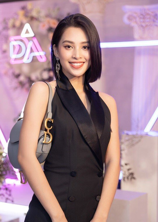 Sở hữu gương mặt tỷ lệ vàng hoa hậu ngàn năm có một vừa cắt tóc ngắn liền khiến fans khóc thét - 3