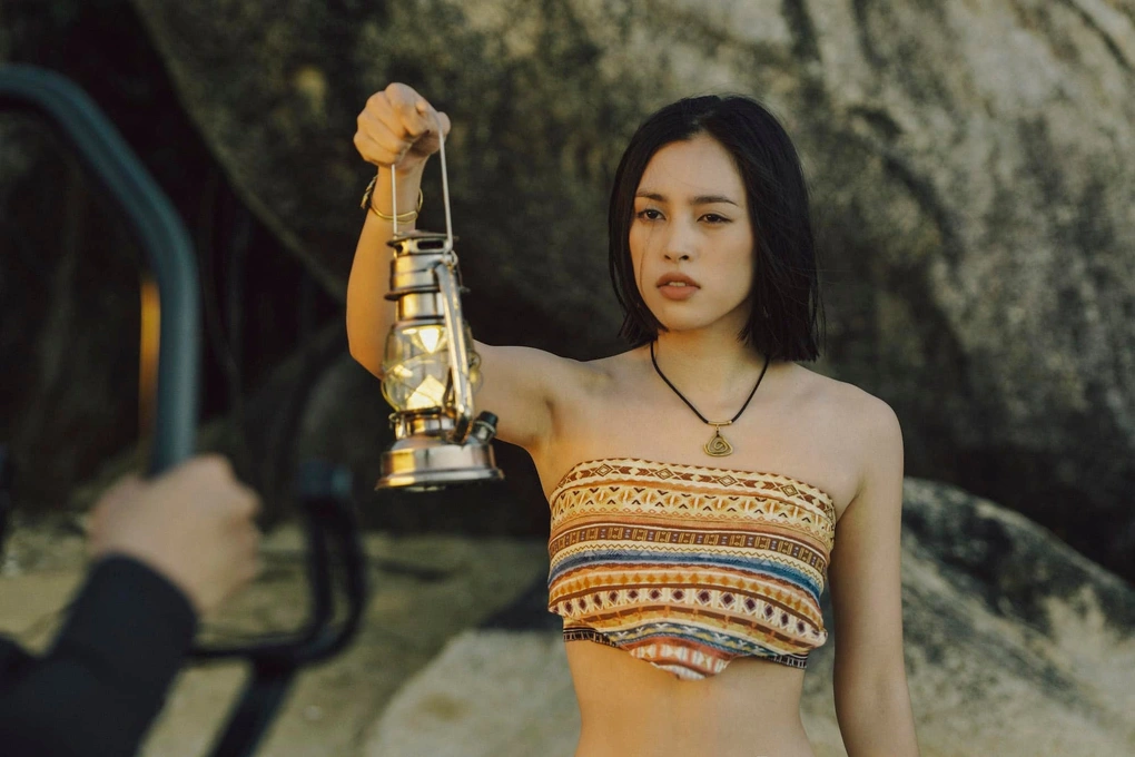 Sở hữu gương mặt tỷ lệ vàng hoa hậu ngàn năm có một vừa cắt tóc ngắn liền khiến fans khóc thét - 4