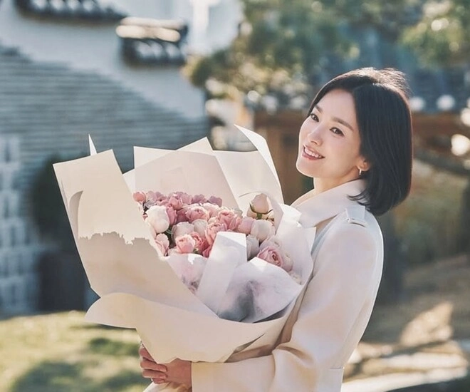 Song hye kyo phản ứng phũ phàng khi tình cũ lưu diệc phi gọi thân mật bị nghi đá xéo chồng cũ vì nhắc quá khứ - 1