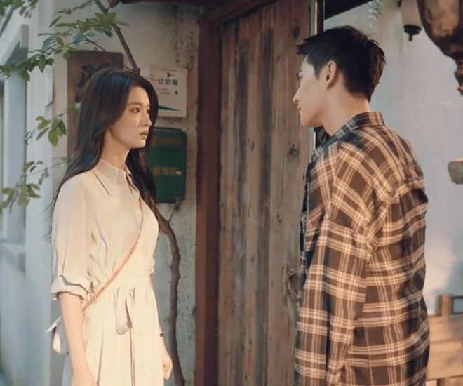 Tái hôn với em gái vợ cũ đám cưới nhận được bức thư lạ đọc xong vợ chồng tôi ôm nhau khóc - 1