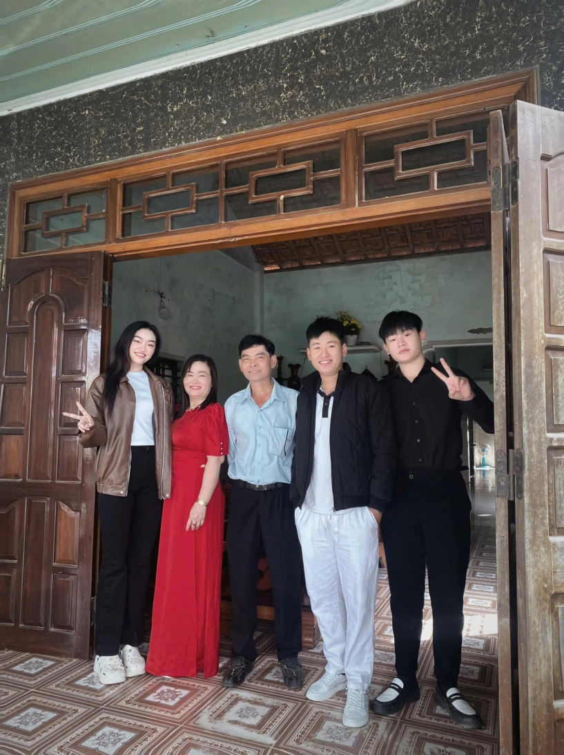 Tân hoa hậu hòa bình việt nam 5 tuổi đã mơ trở thành hoa hậu gia cảnh đặc biệt ít ai ngờ - 9