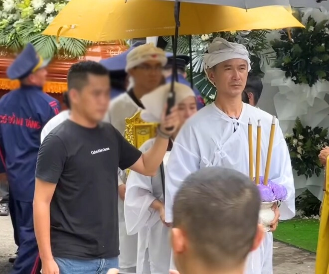 Tăng thanh hà che kín mặt đến đưa tiễn bố của quốc cường - nam diễn viên có quan hệ đặc biệt với ngọc nữ - 2