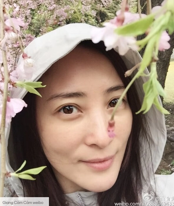 tây thi đẹp nhất màn ảnh tuổi u50 trẻ đẹp như gái 20 bầu vượt mặt vẫn mê giữ dáng với môn nguy hiểm - 9
