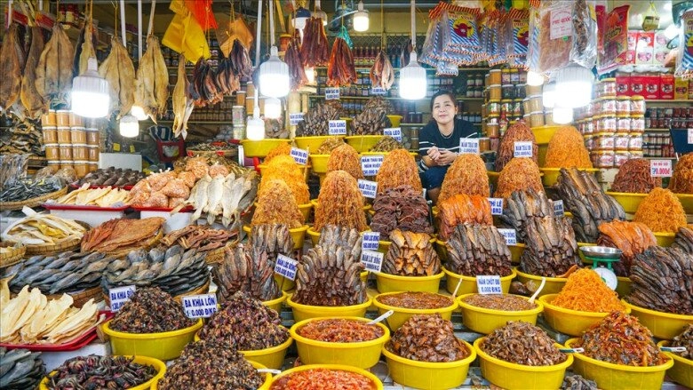 Thăm khu chợ nổi tiếng bậc nhất an giang là niềm kiêu hãnh của người dân xứ mắm dù chỉ bán một loại hàng - 8
