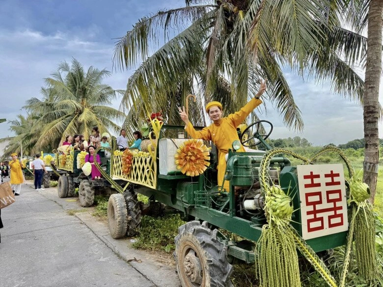 Thanh đoàn - hà trí quang làm đám cưới lần 3 dựng cổng đậm chất miền tây dàn sao đi máy cày đón chú rể - 3