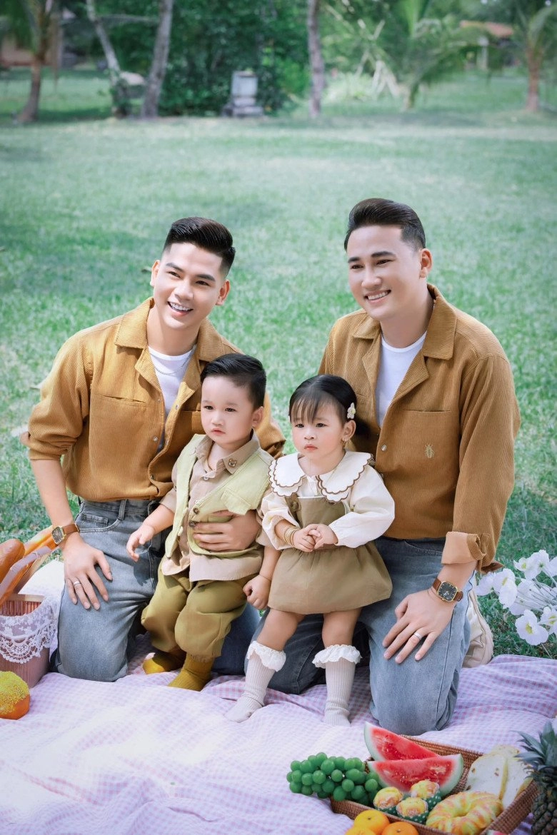 Thanh đoàn - hà trí quang xót lòng khi thấy 2 con nhỏ khóc nức nở quấn ba và cha không rời - 5