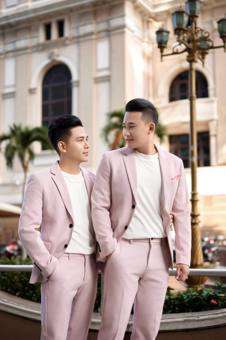 Thanh đoàn - hà trí quang xót lòng khi thấy 2 con nhỏ khóc nức nở quấn ba và cha không rời - 8