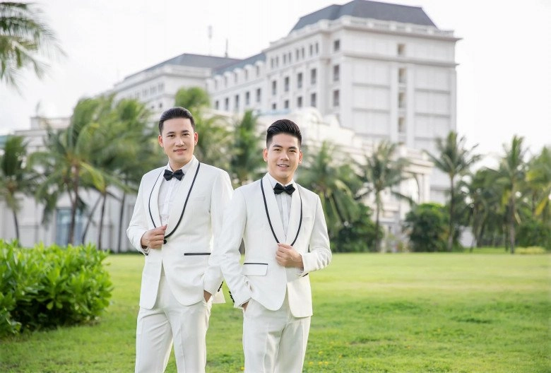 Thanh đoàn - hà trí quang xót lòng khi thấy 2 con nhỏ khóc nức nở quấn ba và cha không rời - 10