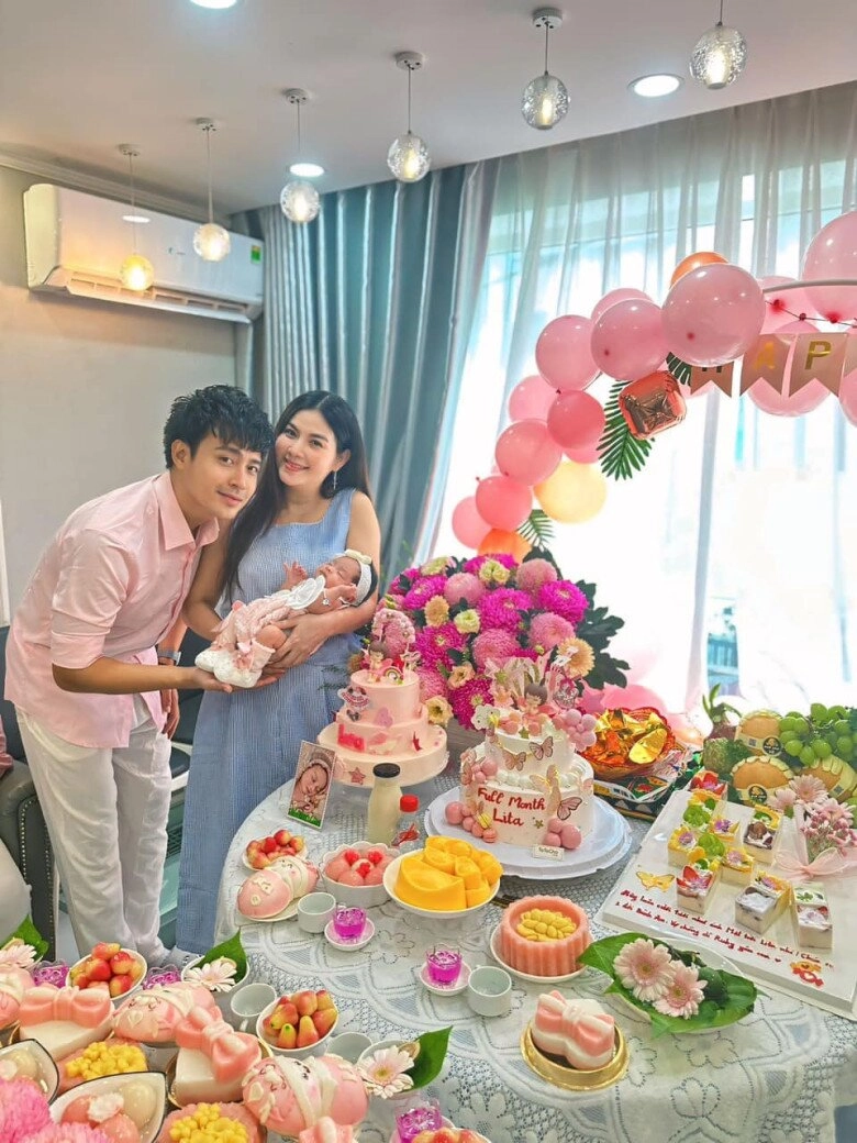 Thanh duy - kha ly gây tranh cãi khi đưa ái nữ 5 tháng tuổi dự sự kiện con khóc nấc vẫn đứng chụp ảnh - 4