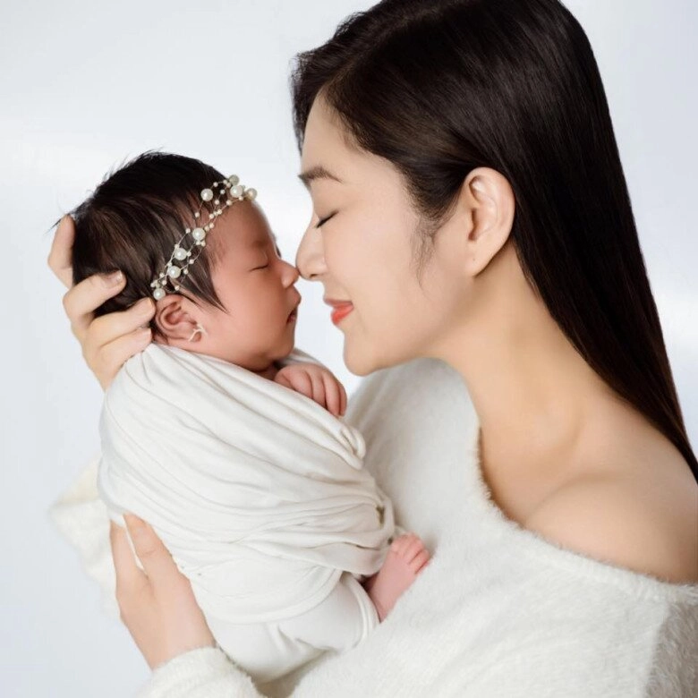 Thanh trúc cắt tóc ái nữ như con trai khiến dân tình truy lùng danh tính bố đứa bé vài tháng tuổi biết cười đểu - 3