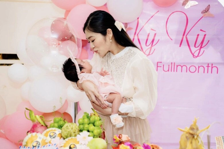 Thanh trúc cắt tóc ái nữ như con trai khiến dân tình truy lùng danh tính bố đứa bé vài tháng tuổi biết cười đểu - 6