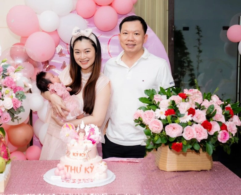 Thanh trúc - kha ly đọ nhan sắc sau 1 tháng ở cữ 2 ái nữ đều được mẹ sắm phụ kiện điệu đà - 9