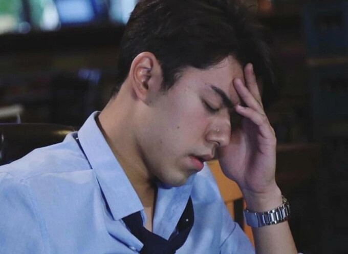 Thấy vợ cũ làm phục vụ trong quán ăn tôi dúi cho 30 triệu rồi ngỡ ngàng khi nghe nhân viên thu ngân nói - 2