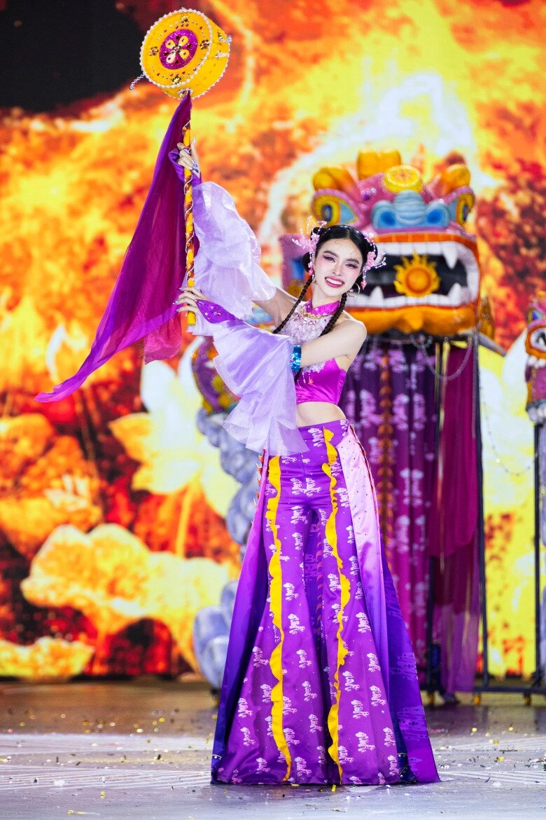 Thí sinh miss grand vietnam đội mưa trình diễn trang phục dân tộc hoa hậu tiểu vy đẹp xuất thần - 8