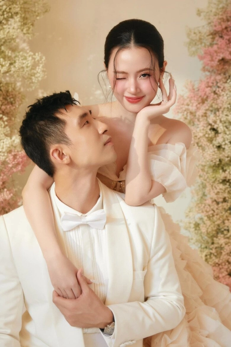 Thiếu gia minh đạt lóng ngóng bắt chước midu cách chụp ảnh có cả bộ sưu tập ánh mắt say đắm vợ - 8