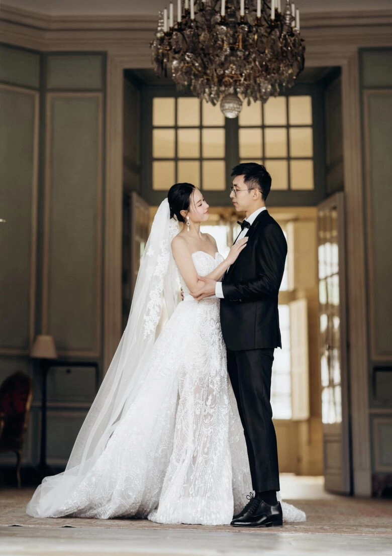 Thiếu gia minh đạt từ ngại ngùng nay lột xác sẵn sàng chạy show với bà xã midu chăm diện đồ hiệu đắt đỏ - 10