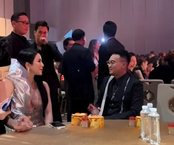 Thiếu gia nghiêm đức chủ động ngồi cạnh vợ cũ diệp lâm anh cười nói vui vẻ sau mâu thuẫn hậu ly hôn - 2