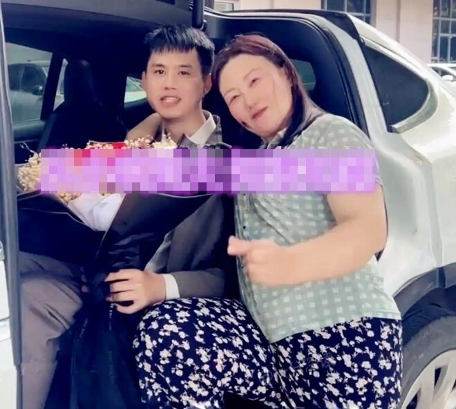 Thiếu gia nhà giàu cưới giúp việc lớn hơn 20 tuổi bị mẹ phản đối anh chàng nói đúng một câu - 2