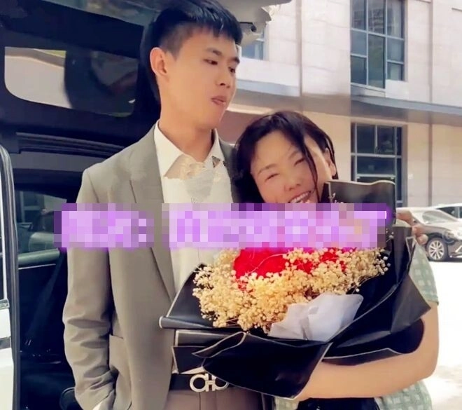 Thiếu gia nhà giàu cưới giúp việc lớn hơn 20 tuổi bị mẹ phản đối anh chàng nói đúng một câu - 3