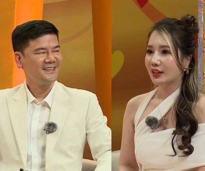 Thiếu gia tiệm vàng giả làm bảo vệ đi cua vợ hotgirl nay tình nguyện làm trợ lý cho bà xã - 1