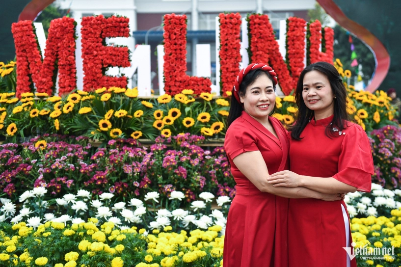 Thiếu nữ xúng xính áo dài check-in lễ hội hoa lớn nhất miền bắc - 6