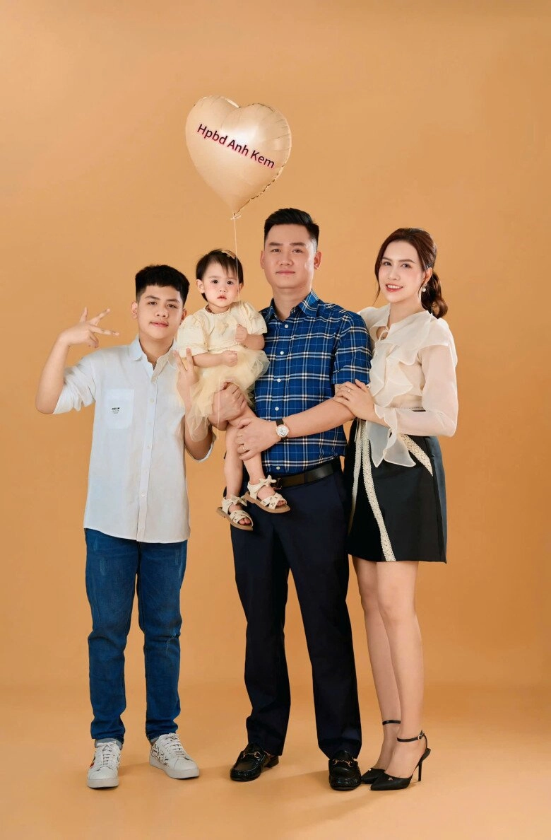 Thiếu tá công an đối đầu phương oanh gây bão ngoài đời làm mẹ trẻ đẹp sinh 2 con hệt chồng cùng ngành - 3
