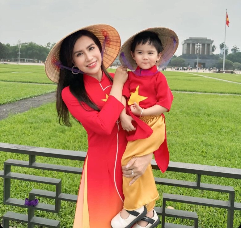 Thiếu tá công an đối đầu phương oanh gây bão ngoài đời làm mẹ trẻ đẹp sinh 2 con hệt chồng cùng ngành - 5