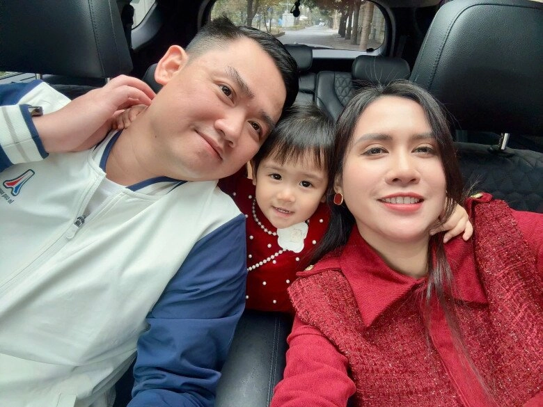Thiếu tá công an đối đầu phương oanh gây bão ngoài đời làm mẹ trẻ đẹp sinh 2 con hệt chồng cùng ngành - 7