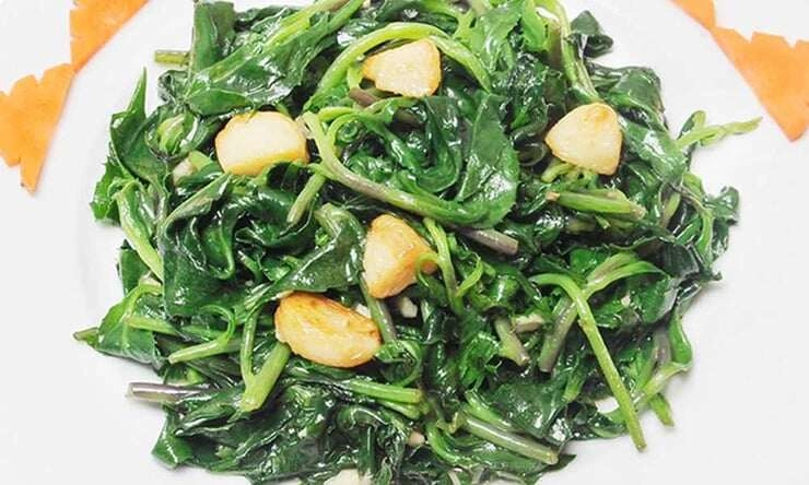 Thứ rau dại mọc trên núi không ai ngó ngàng nay thành đặc sản bán trong nhà hàng giá đắt khách vẫn mua nườm nượp - 3