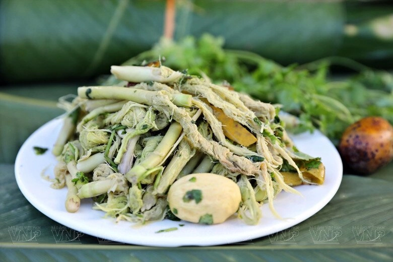 Thứ rau lạ chỉ có trên rừng hái về làm nộm thành món ngon chỉ có ở lai châu - 4