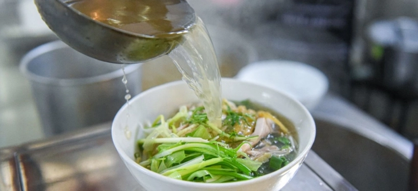 Thưởng thức đặc sản phở đêm hà nội ở 5 địa chỉ nổi tiếng có quán ban ngày khách thèm mấy cũng không bán - 5