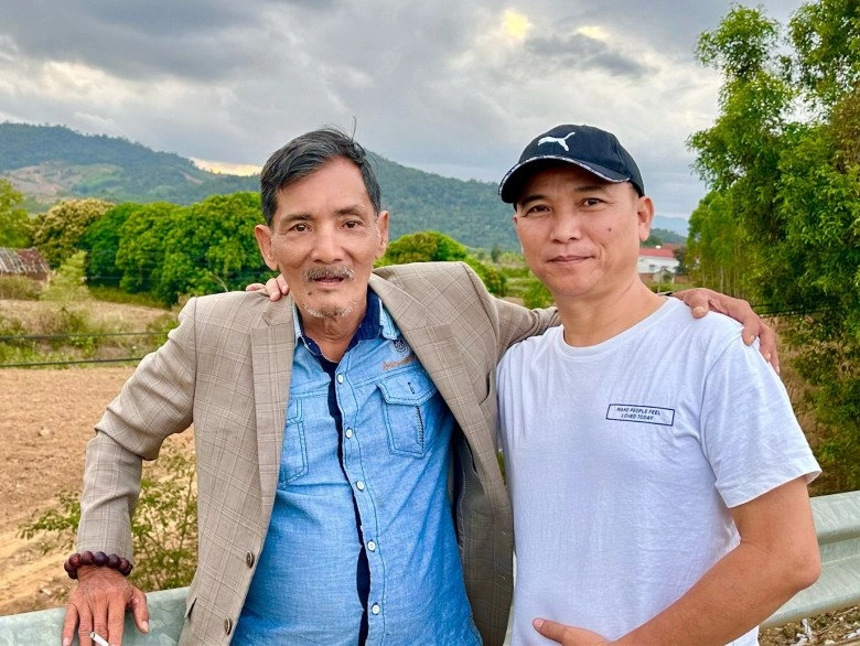 Thương tín tìm đến nhà ân nhân từng bị chính ông tố ăn chặn tiền để xin làm thuê vừa bị ngã tay còn băng bó - 5