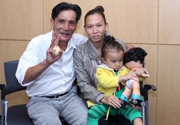 Thương tín tìm đến nhà ân nhân từng bị chính ông tố ăn chặn tiền để xin làm thuê vừa bị ngã tay còn băng bó - 7