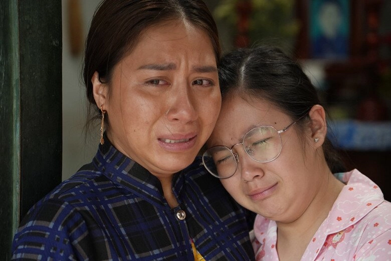 Thuyền trưởng đoàn tụ vợ con sau 12 giờ sinh tử vượt bão yagi gợi nhắc cảnh thót tim nhất lật mặt 7 - 5