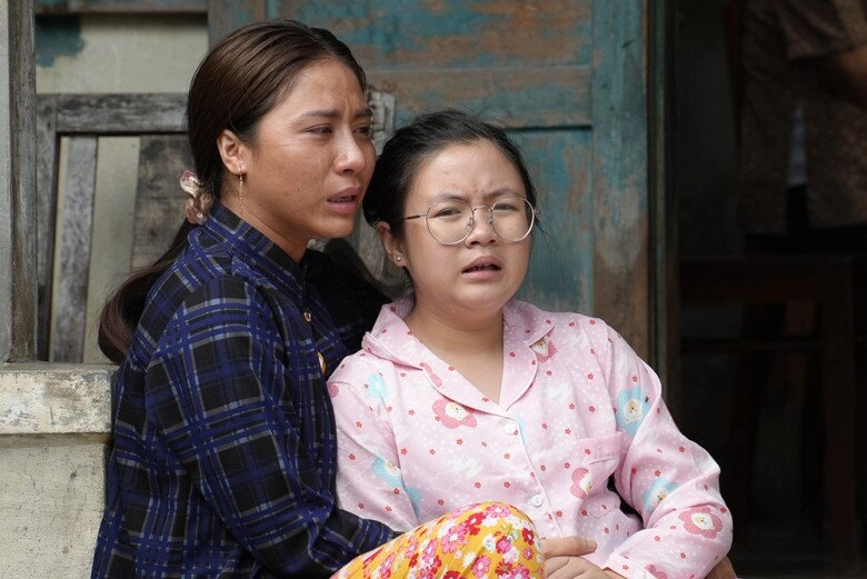 Thuyền trưởng đoàn tụ vợ con sau 12 giờ sinh tử vượt bão yagi gợi nhắc cảnh thót tim nhất lật mặt 7 - 6
