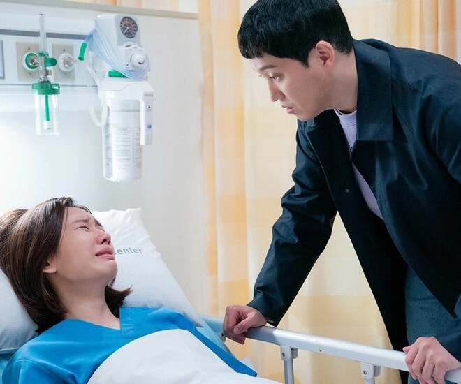 Tiền mừng cưới dư ra 50 triệu vợ lấy ra một lá thư đọc xong tôi dựa vào tường khóc - 1