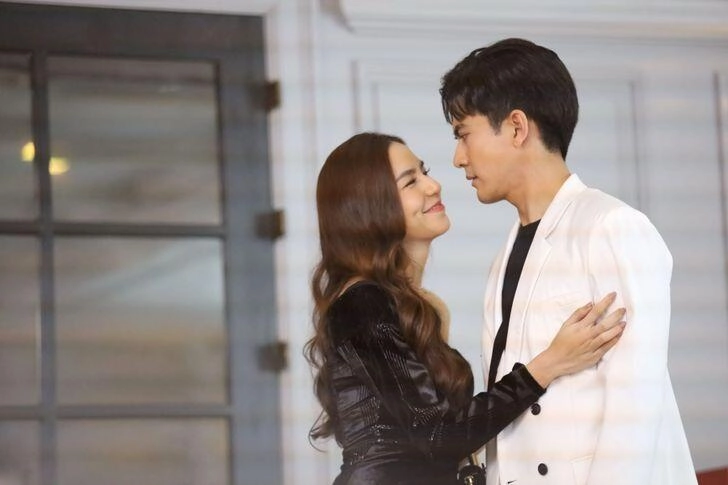Tình cờ gặp chồng cũ khi đi mua sắm cùng chồng mới nhìn bụng vợ anh ta tôi biết một bí mật - 2