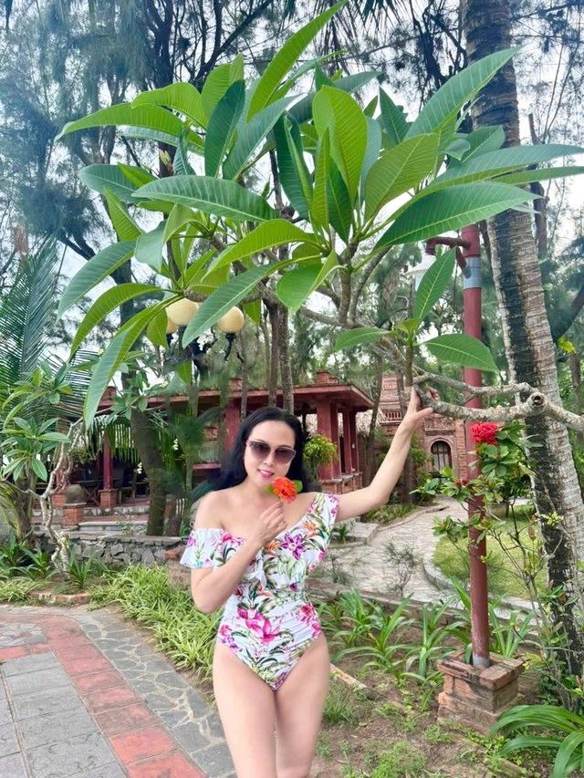 tình cũ quách ngọc ngoan diện bikini khoe sắc vóc nuột như gái đôi mươi - 3