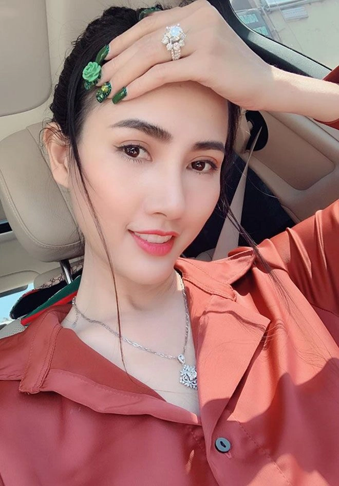 tình trẻ 8 năm trước của nsưt chí trung là hoa hậu quê tiền giang ở biệt thự 600 m2 - 5