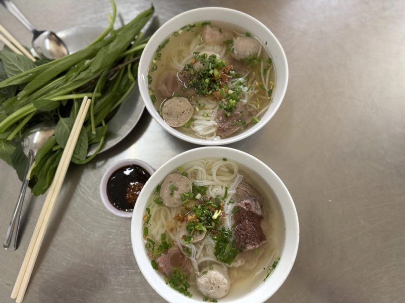 Tô hủ tiếu ba đời đặc biệt vì yếu tố lạ tạo dựng danh tiếng 50 năm tại thủ đức - 3