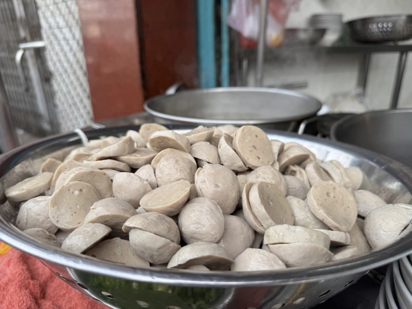Tô hủ tiếu ba đời đặc biệt vì yếu tố lạ tạo dựng danh tiếng 50 năm tại thủ đức - 6