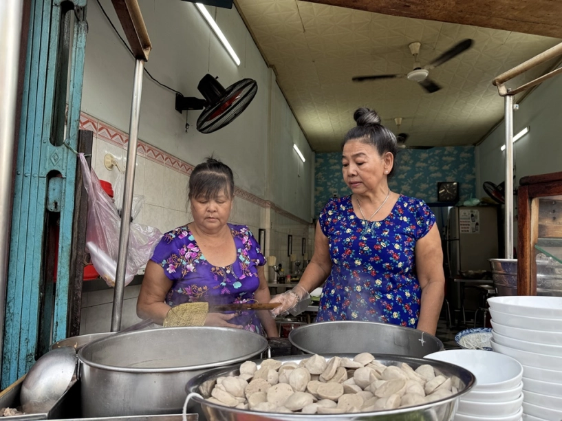 Tô hủ tiếu ba đời đặc biệt vì yếu tố lạ tạo dựng danh tiếng 50 năm tại thủ đức - 11