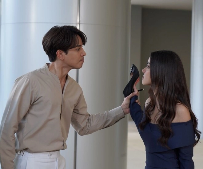 Tôi tái hôn vợ cũ không mời mà đến thấy đôi giày cô ấy đang mang tôi không cầm được nước mắt - 1
