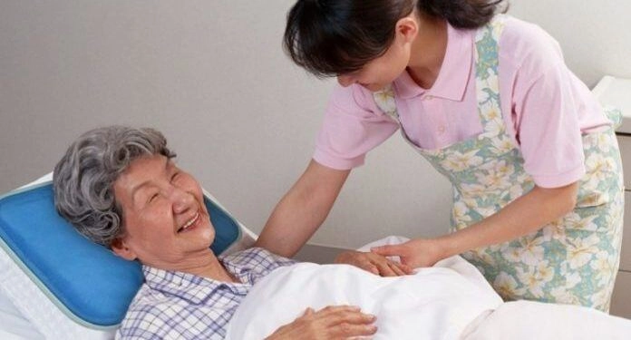 Tôi từ chối về quê sống với bố mẹ chồng chồng nói ra một bí mật khiến tôi ngã quỵ - 2