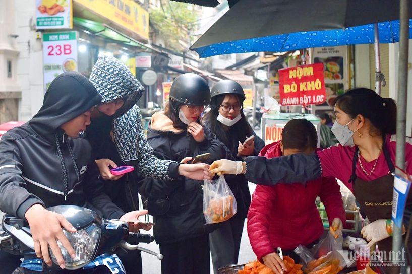 Top 5 quán ăn vặt ngon rẻ ở hà nội khách kiên nhẫn chờ mua - 4