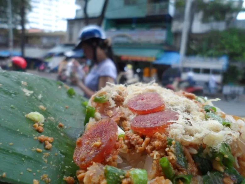 Top 5 quán xôi mặn đông nhất sài gòn khách xếp hàng dài mỗi đêm ở tiệm xôi nhà xác phải đóng cửa sớm vì hết hàng - 1