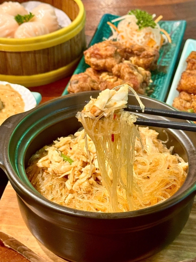 Trấn thành mời bố mẹ món người hoa cây nhà lá vườn - 4