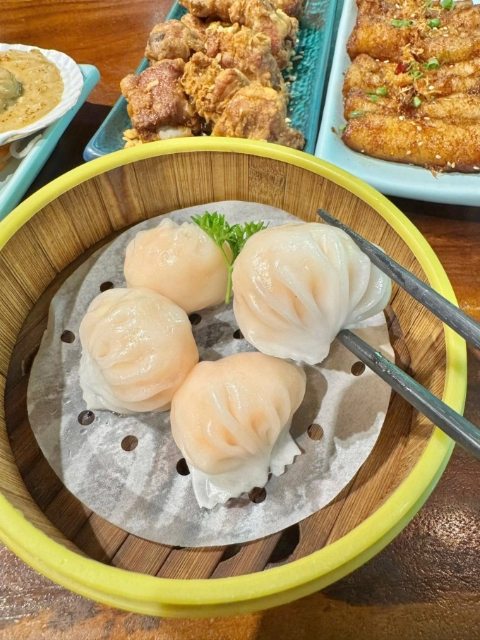 Trấn thành mời bố mẹ món người hoa cây nhà lá vườn - 8