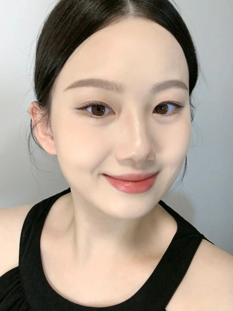 Trào lưu đắp cả tấn kem nền như trét xi măng lên mặt của tiktoker có tạo lớp nền đẹp không tì vết - 5